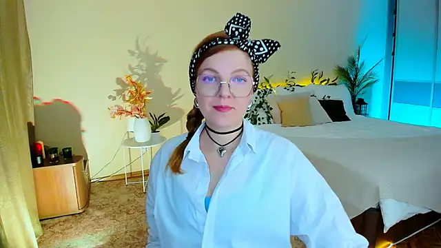 Snapshot of YourUniverser chatting on November 2025 04:12:01 AM YourUniverser online show from November 2025 04:12:01 AM