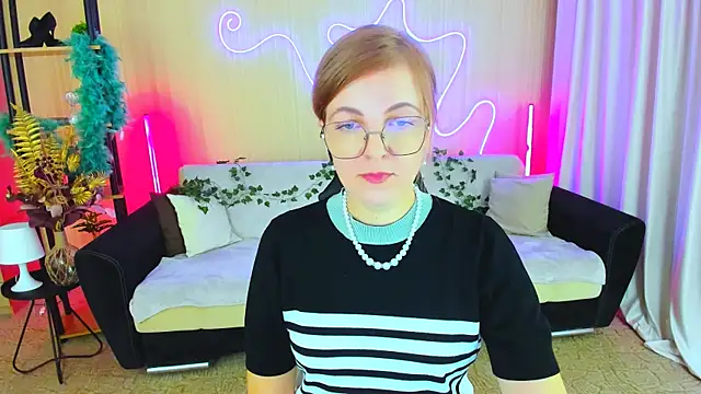 Snapshot of YourUniverser chatting on November 2025 04:12:01 AM YourUniverser online show from November 2025 04:12:01 AM