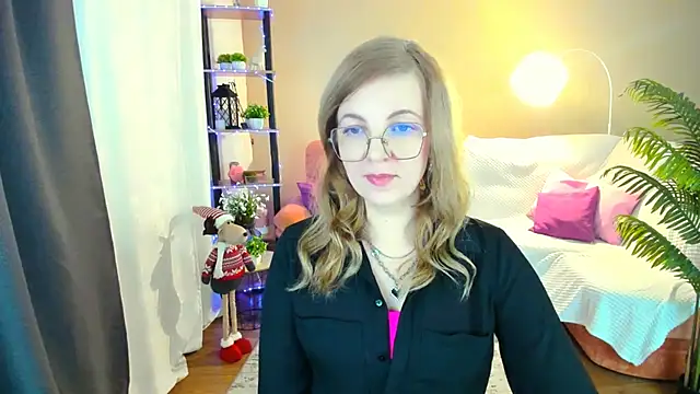 Snapshot of YourUniverser chatting on November 2025 09:20:01 AM YourUniverser online show from November 2025 09:20:01 AM