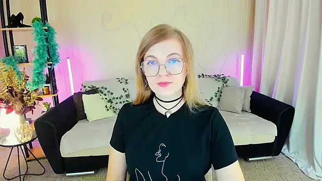 Snapshot of YourUniverser chatting on November 2025 09:31:02 AM YourUniverser online show from November 2025 09:31:02 AM