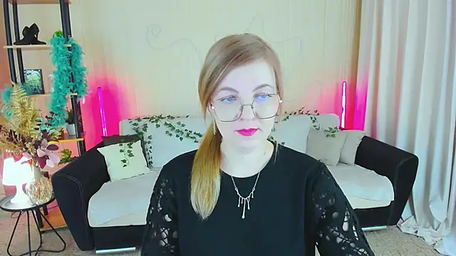 Snapshot of YourUniverser chatting on November 2025 09:23:01 AM YourUniverser online show from November 2025 09:23:01 AM