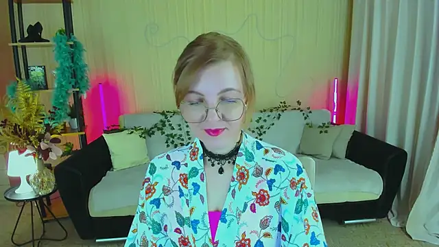 Snapshot of YourUniverser chatting on November 2025 09:46:01 AM YourUniverser online show from November 2025 09:46:01 AM