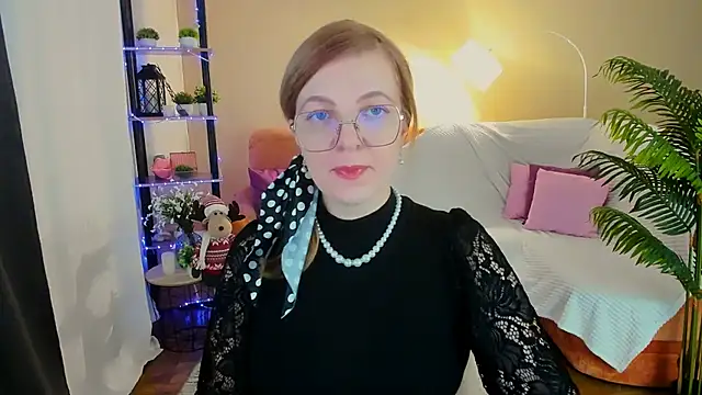 Snapshot of YourUniverser chatting on December 2025 09:25:01 AM YourUniverser online show from December 2025 09:25:01 AM