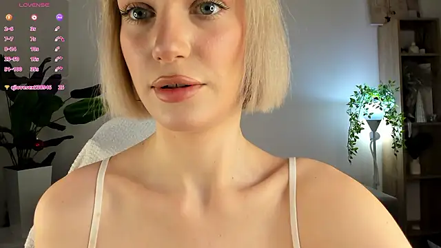 Ice Strawberry online show from January 2026 03:10:02 AM