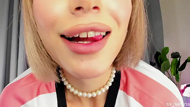 Snapshot of Ice_Strawberry chatting on June 2026 02:14:02 AM Ice Strawberry online show from June 2026 02:14:02 AM