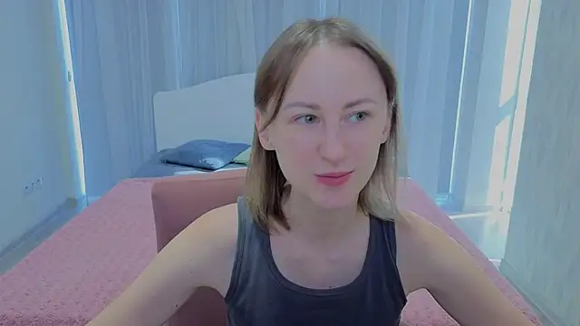 Snapshot of LuluChiiii chatting on September 2025 09:43:02 AM LuluChiiii online show from September 2025 09:43:02 AM