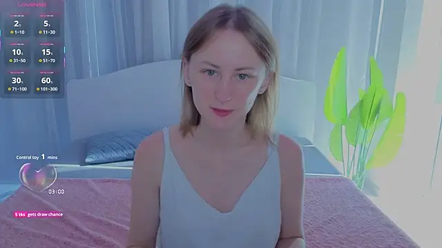 Snapshot of LuluChiiii chatting on September 2025 09:45:02 AM LuluChiiii online show from September 2025 09:45:02 AM