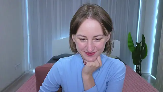 Snapshot of LuluChiiii chatting on October 2025 09:39:01 AM LuluChiiii online show from October 2025 09:39:01 AM