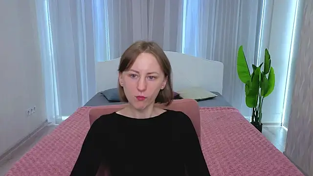 Snapshot of LuluChiiii chatting on October 2025 09:51:01 AM LuluChiiii online show from October 2025 09:51:01 AM