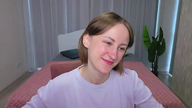 Snapshot of LuluChiiii chatting on October 2025 10:13:01 AM LuluChiiii online show from October 2025 10:13:01 AM