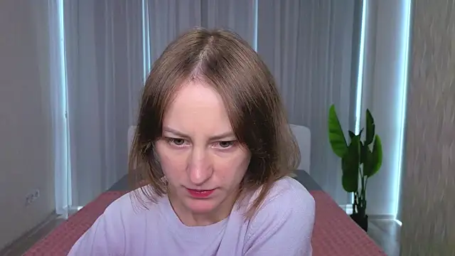 Snapshot of LuluChiiii chatting on October 2025 10:03:01 AM LuluChiiii online show from October 2025 10:03:01 AM