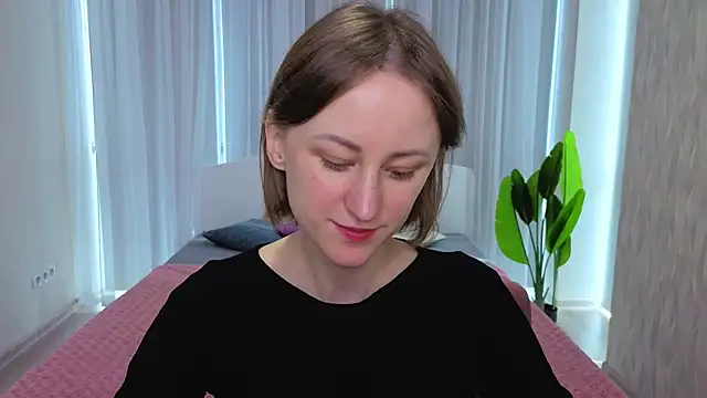 Snapshot of LuluChiiii chatting on October 2025 10:47:01 AM LuluChiiii online show from October 2025 10:47:01 AM