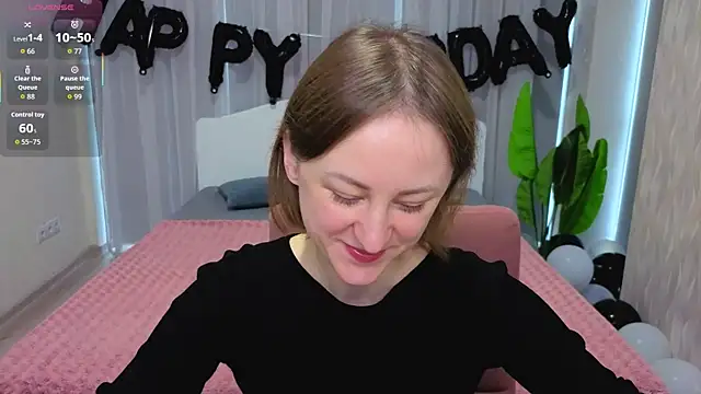 Snapshot of LuluChiiii chatting on October 2025 10:41:02 AM LuluChiiii online show from October 2025 10:41:02 AM