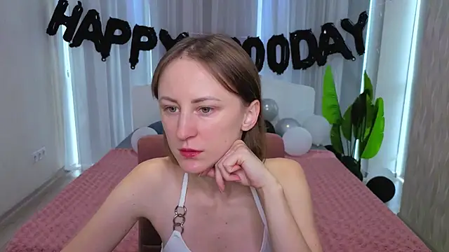 Snapshot of LuluChiiii chatting on October 2025 10:49:01 AM LuluChiiii online show from October 2025 10:49:01 AM