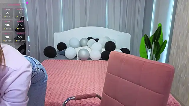 Snapshot of LuluChiiii chatting on November 2025 11:10:01 AM LuluChiiii online show from November 2025 11:10:01 AM