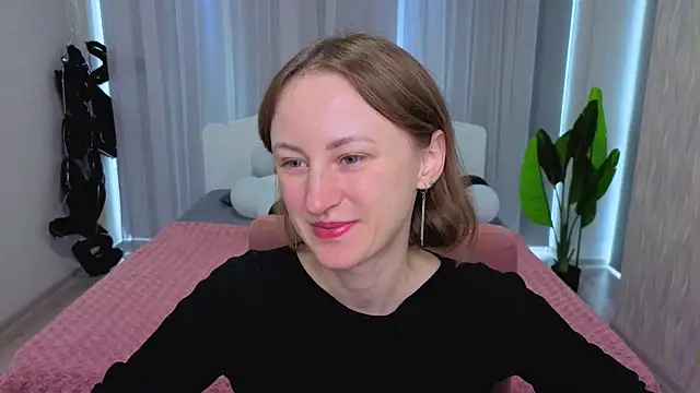 Snapshot of LuluChiiii chatting on November 2025 10:47:02 AM LuluChiiii online show from November 2025 10:47:02 AM