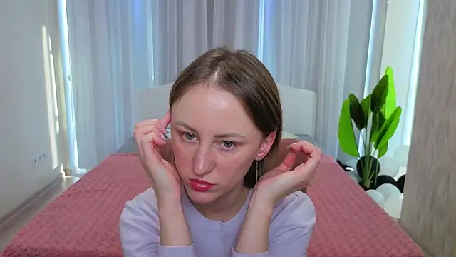 Snapshot of LuluChiiii chatting on November 2025 10:47:01 AM LuluChiiii online show from November 2025 10:47:01 AM