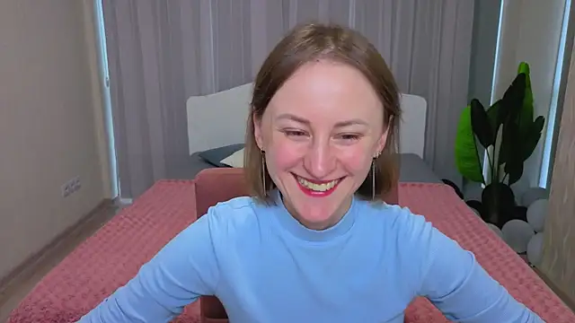 Snapshot of LuluChiiii chatting on November 2025 12:22:01 PM LuluChiiii online show from November 2025 12:22:01 PM