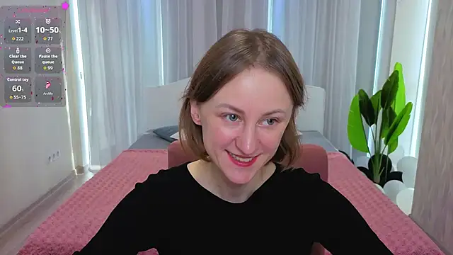 Snapshot of LuluChiiii chatting on November 2025 10:54:01 AM LuluChiiii online show from November 2025 10:54:01 AM