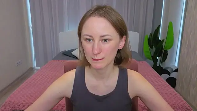 Snapshot of LuluChiiii chatting on November 2025 12:38:01 PM LuluChiiii online show from November 2025 12:38:01 PM