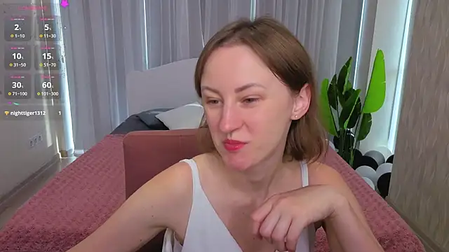 Snapshot of LuluChiiii chatting on November 2025 10:50:02 AM LuluChiiii online show from November 2025 10:50:02 AM