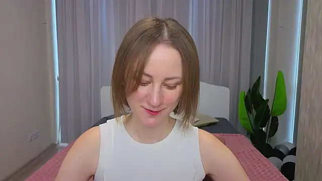 Snapshot of LuluChiiii chatting on November 2025 10:51:02 AM LuluChiiii online show from November 2025 10:51:02 AM