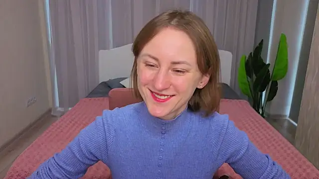 Snapshot of LuluChiiii chatting on December 2025 10:42:02 AM LuluChiiii online show from December 2025 10:42:02 AM