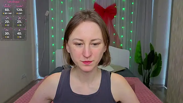 Snapshot of LuluChiiii chatting on December 2025 11:15:02 AM LuluChiiii online show from December 2025 11:15:02 AM