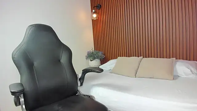 luccia smith online show from September 2025 12:38:02 PM