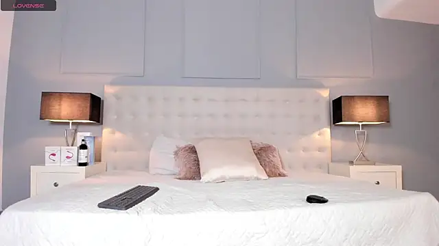 KellyRooss online show from September 2025 12:29:01 PM