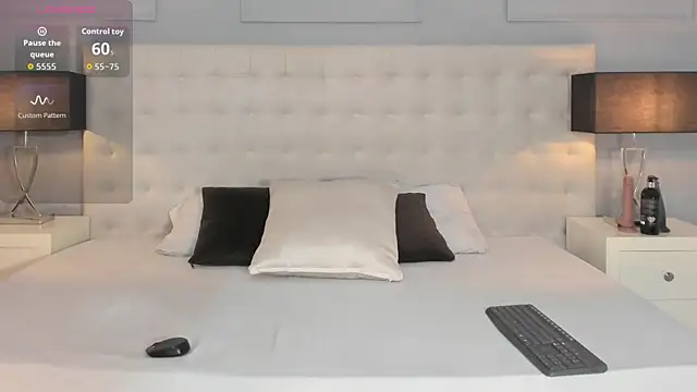 KellyRooss online show from November 2025 12:13:01 PM