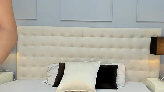 KellyRooss online show from November 2025 12:07:01 PM