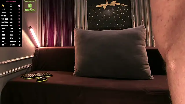 Snapshot of OliverSport chatting on March 2026 12:44:02 PM OliverSport online show from March 2026 12:44:02 PM