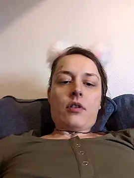 marijacucu online show from April 2026 07:25:02 PM