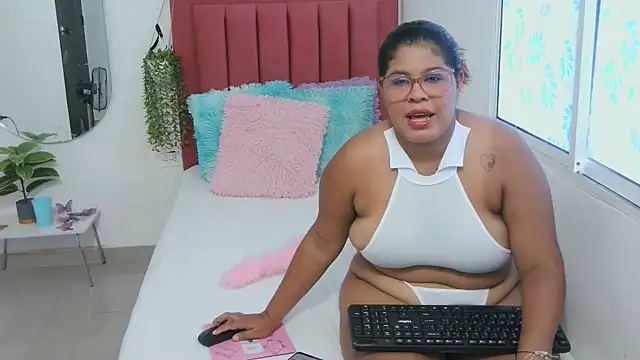 Snapshot of Daniiela_lan chatting on November 2025 05:57:01 PM Daniiela lan online show from November 2025 05:57:01 PM