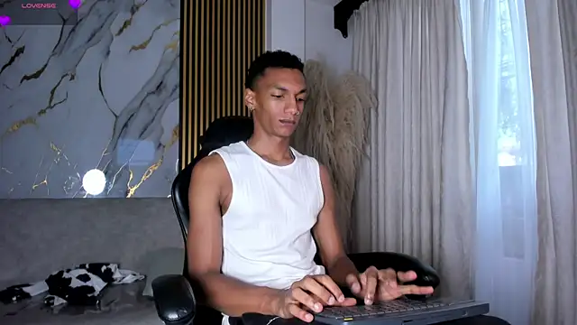 Snapshot of JulienSaint chatting on June 2026 11:43:01 AM JulienSaint online show from June 2026 11:43:01 AM