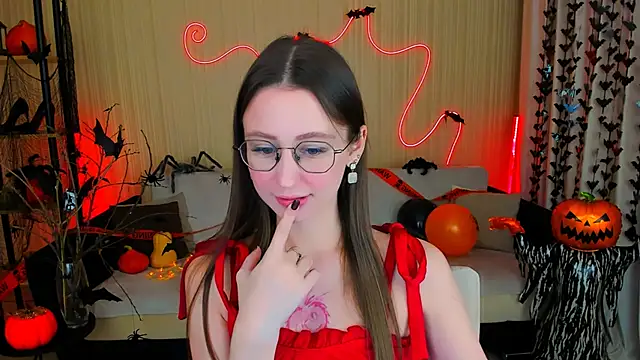 Snapshot of YourLovellyStory chatting on October 2025 04:28:01 PM YourLovellyStory online show from October 2025 04:28:01 PM