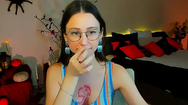 Snapshot of YourLovellyStory chatting on October 2025 09:22:02 AM YourLovellyStory online show from October 2025 09:22:02 AM