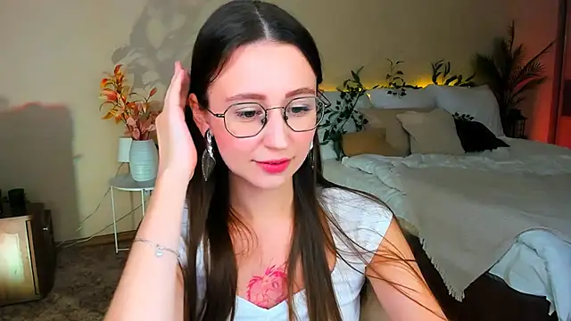 Snapshot of YourLovellyStory chatting on November 2025 05:39:02 PM YourLovellyStory online show from November 2025 05:39:02 PM