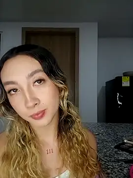 LauMiller online show from December 2025 12:15:02 AM