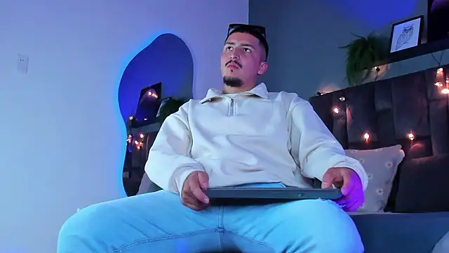 MrFox   online show from February 2026 07:31:01 PM