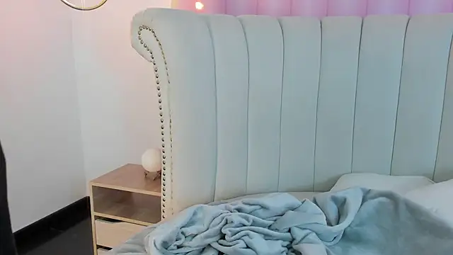 Emilia Bons online show from February 2026 01:49:02 PM