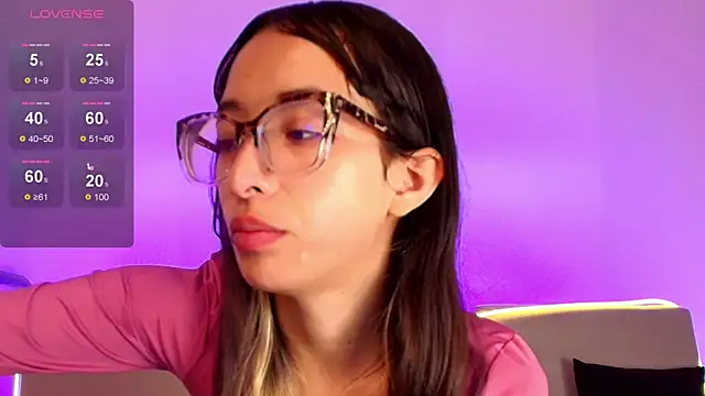 Snapshot of Emilia_Bons chatting on April 2026 02:44:02 PM Emilia Bons online show from April 2026 02:44:02 PM