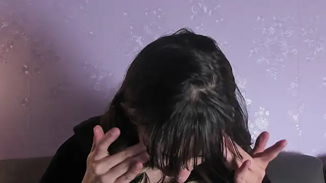 Snapshot of Emilia_Bons chatting on April 2026 12:55:01 PM Emilia Bons online show from April 2026 12:55:01 PM