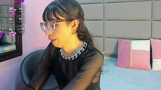 Snapshot of Emilia_Bons chatting on April 2026 01:57:02 PM Emilia Bons online show from April 2026 01:57:02 PM