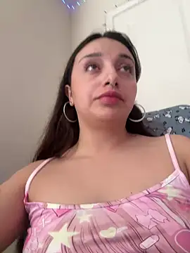 CharmingMaddie online show from April 2026 05:17:01 PM