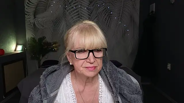 Snapshot of Sabina_Ros chatting on October 2025 07:16:01 AM Sabina Ros online show from October 2025 07:16:01 AM