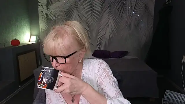 Snapshot of Sabina_Ros chatting on November 2025 08:11:02 AM Sabina Ros online show from November 2025 08:11:02 AM