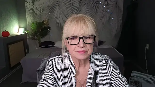 Snapshot of Sabina_Ros chatting on November 2025 08:14:01 AM Sabina Ros online show from November 2025 08:14:01 AM