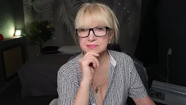 Snapshot of Sabina_Ros chatting on November 2025 11:10:02 AM Sabina Ros online show from November 2025 11:10:02 AM